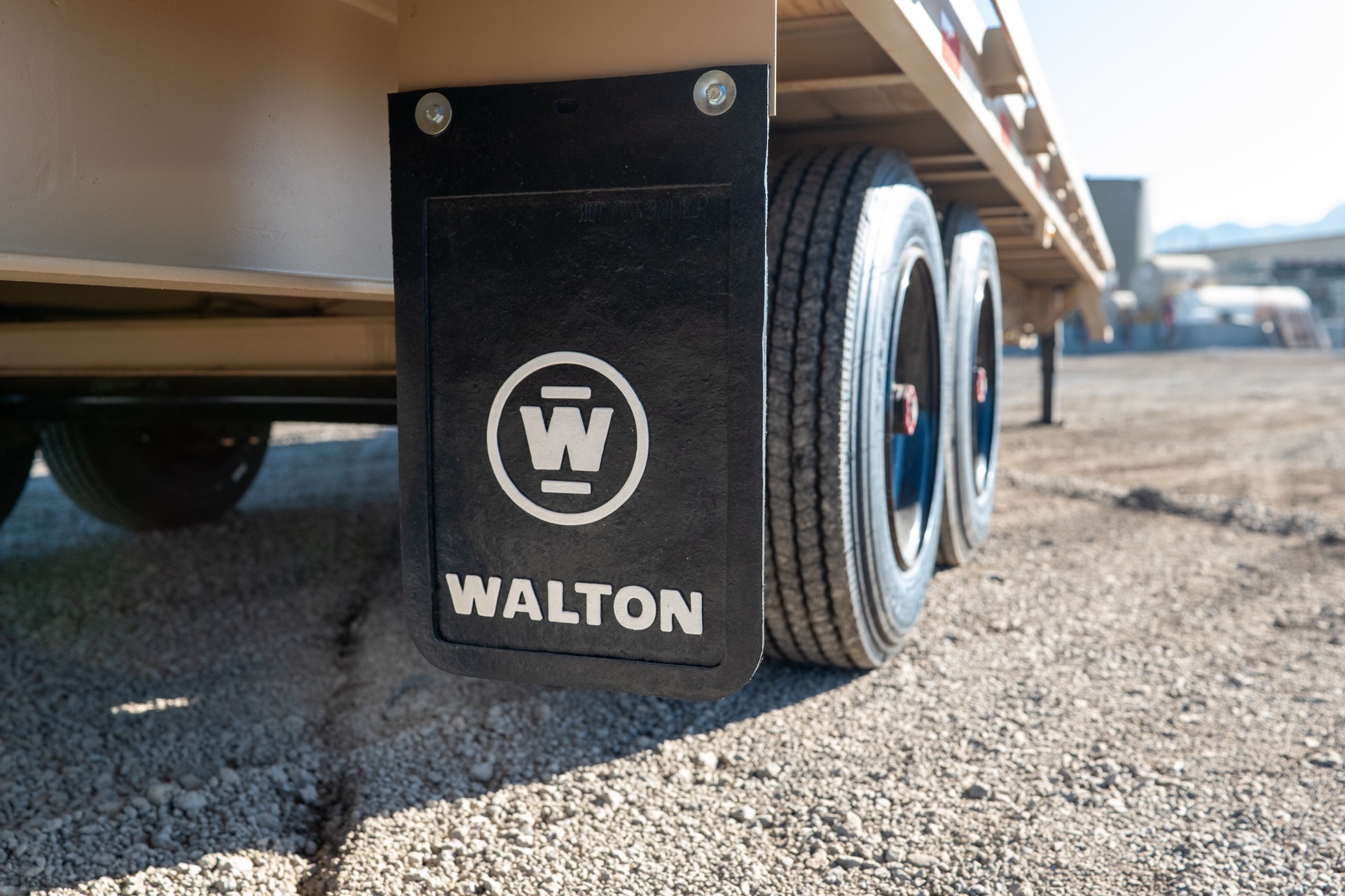FBH207 — Tandem axles and mud flap