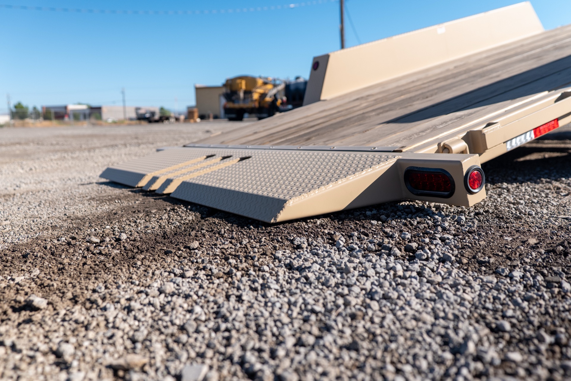 TSX208 — Deck and tail detail